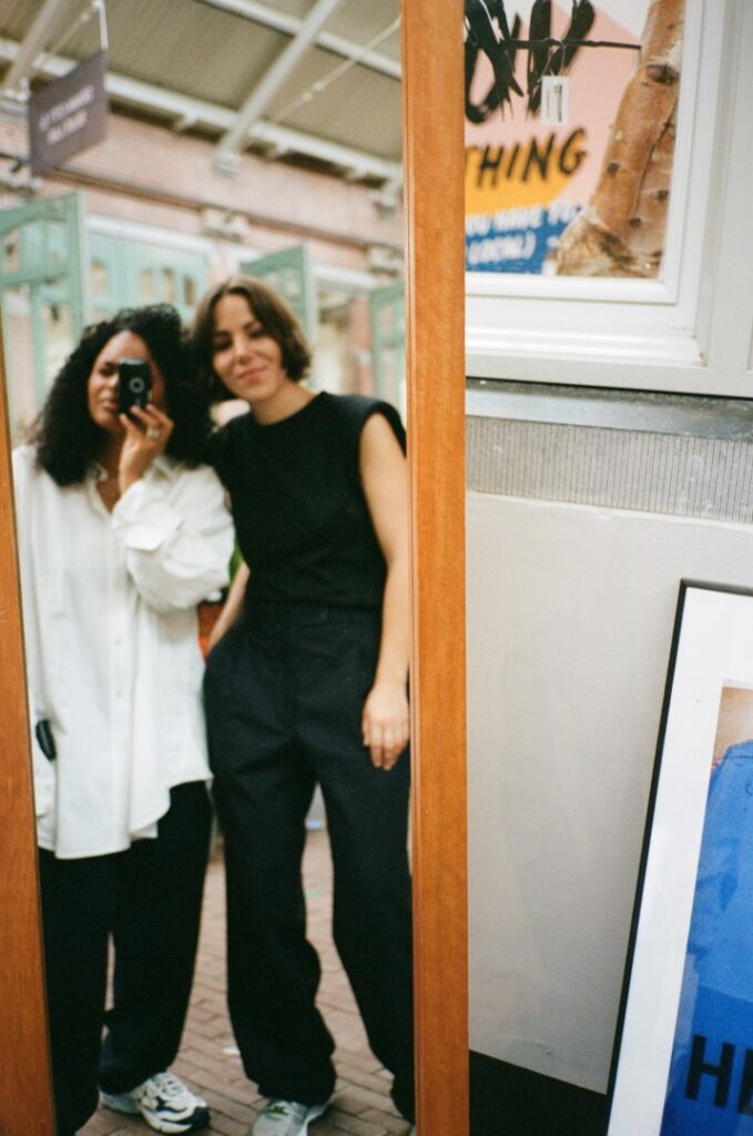 The Portrait of the founders. Read more about the founders of De KLOFFIE Markt and get to know their personal interest in fashion, second-hand designers and vintage.